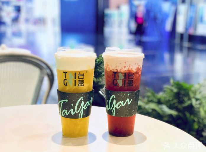 冷得不敢喝坝坝茶，只想捧一杯热奶茶在手心里！