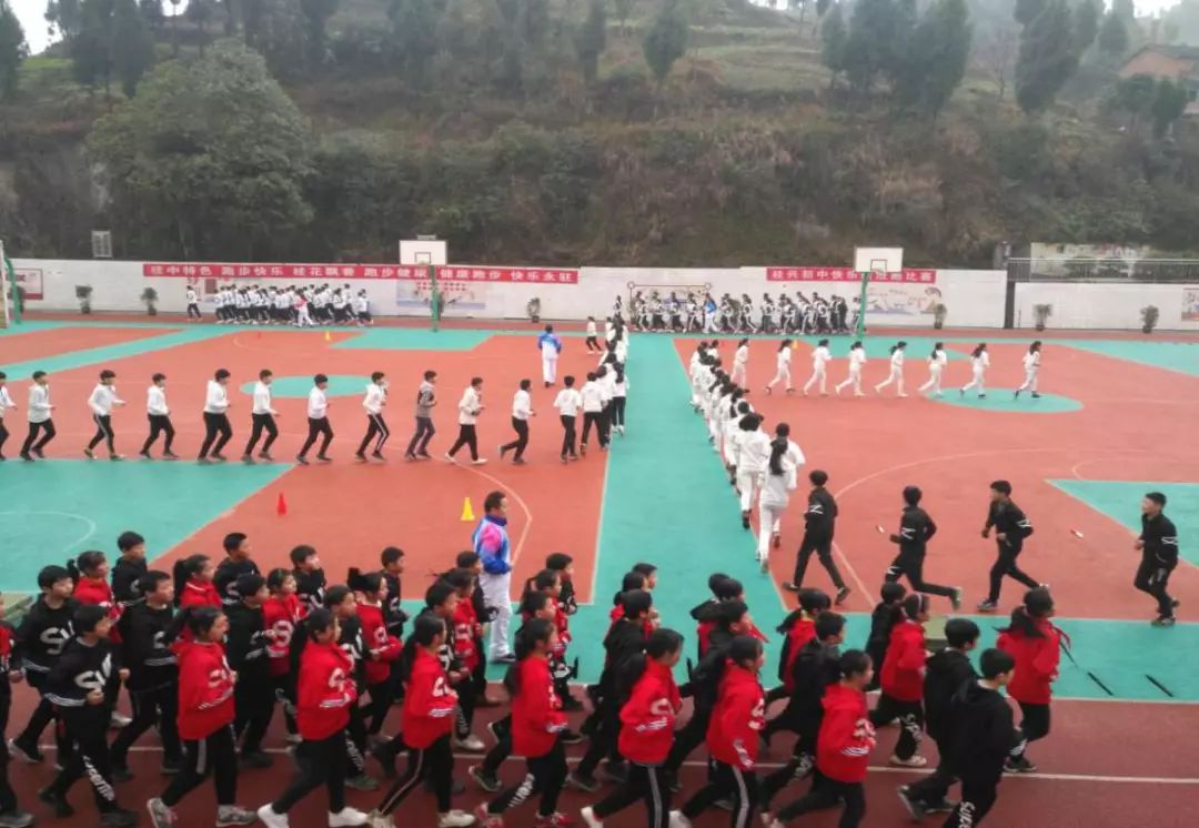 市教育局领导一行来我校考察交流,市教科所一行来我校调研指导工作