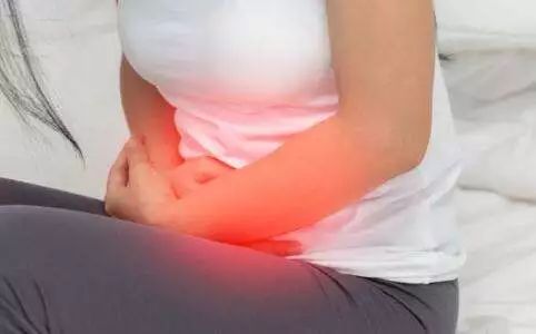 头皮要炸！未婚女子形似怀孕7个月，肚子里竟然密密麻麻都是……