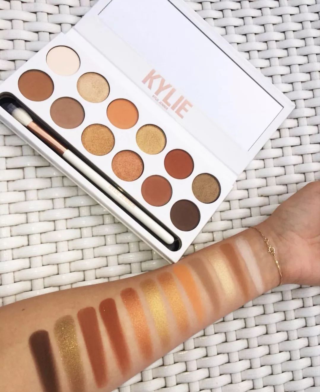 为什么我不买大牌彩妆了？