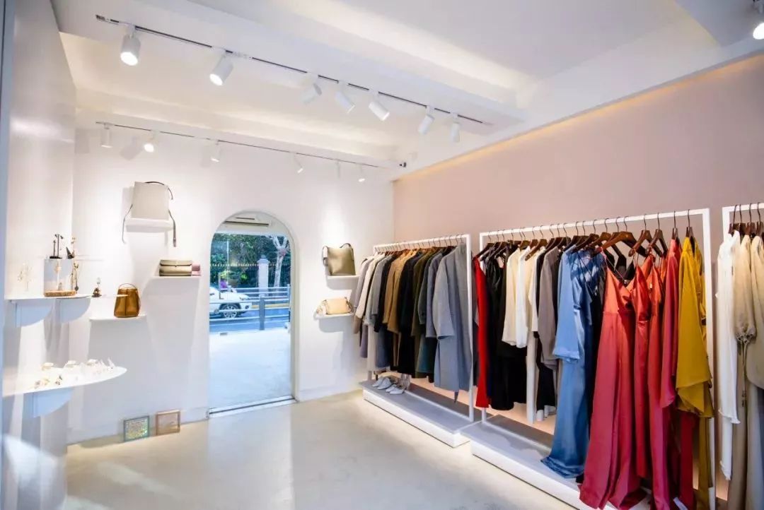 上海滩市中心，竟然藏着一条有洋房故居有老字号有咖啡店有酒吧的网红老马路