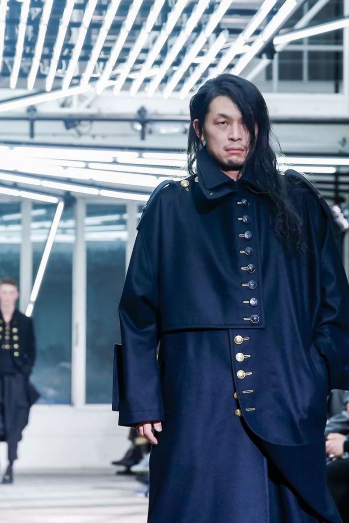 靠信念和动力活着,靠坚定的信念支撑人生