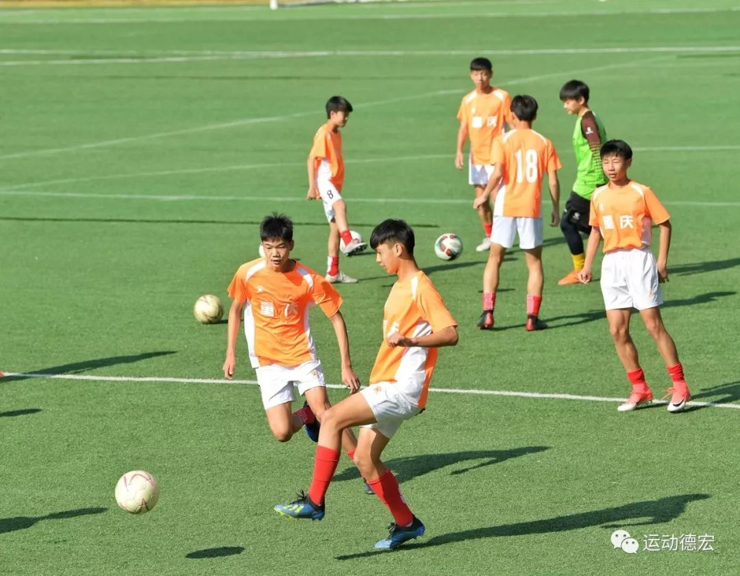 青少年足球联赛加油视频,足球赛进入半决赛给孩子们加油