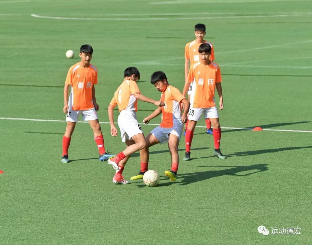 青少年足球联赛加油视频,足球赛进入半决赛给孩子们加油
