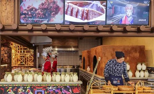 上桌、放火、砸罐罐……在长沙，吃饭皇帝大凭什么超“火”？文末狂砸现金券！