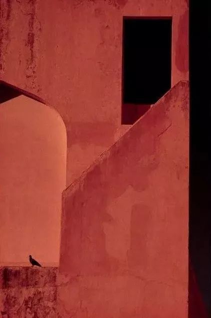 足够艳！啧啧，看“色彩之王”皮特玩转红黄蓝