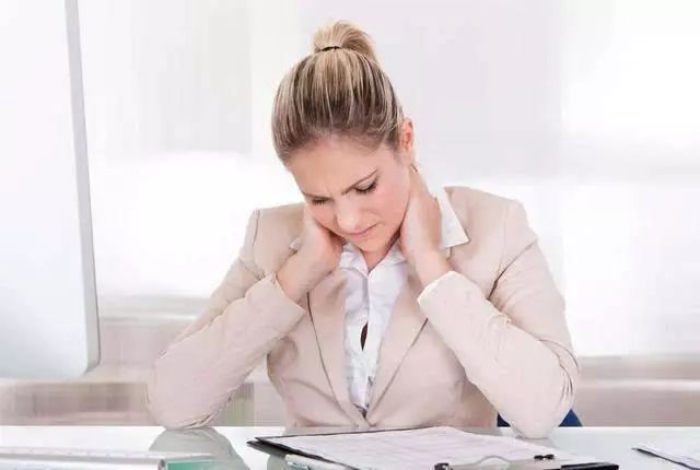 肌肉酸痛四肢无力是什么原因,颈椎间盘突出压迫神经四肢无力