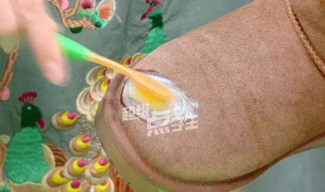 莫名想笑!白色雪地靴洗成黑鞋,店家:改色的钱我就不收了