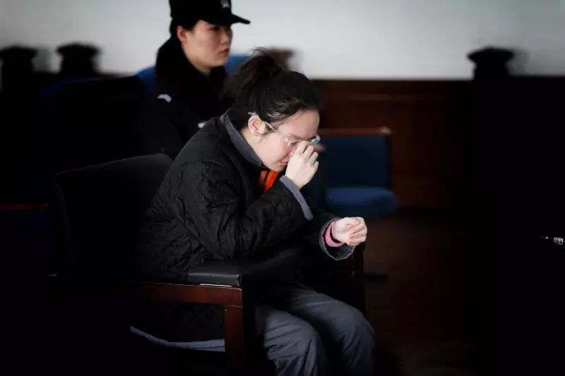 女主播贩卖毒品,国内90后女艺人贩毒事件