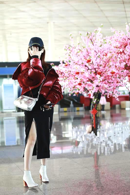 戚薇同款半身裙穿搭,戚薇穿浅色羽绒服图片