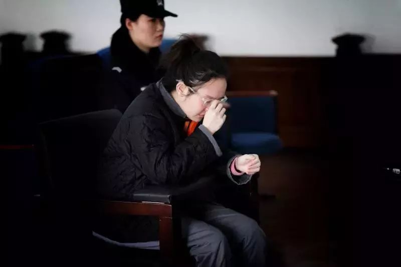 这样*品毒**竟然在闲鱼、小红书上都能买到，还毁掉了一个名牌女大学生……