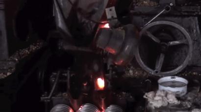 玻璃球里面的花纹是怎么回事,玻璃球中的花纹是如何印在里面的