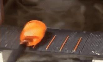 玻璃球里面的花纹是怎么回事,玻璃球中的花纹是如何印在里面的