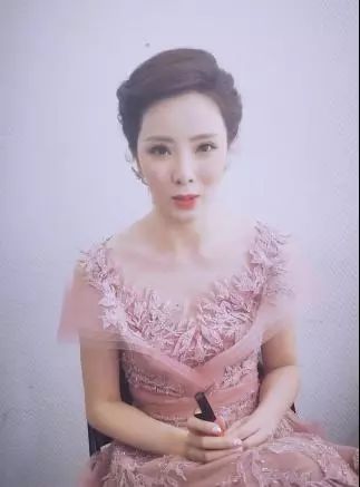 李思思2021春晚口红,李思思元宵晚会口红