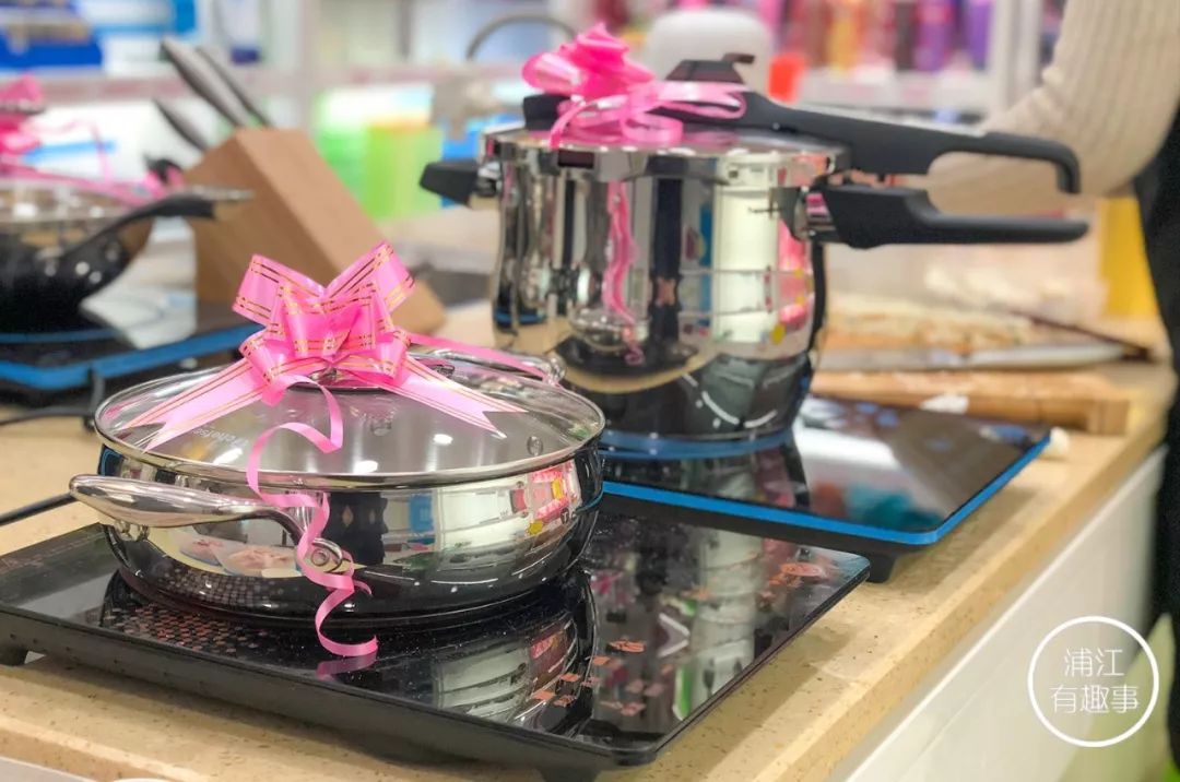 大过年的！新华路这家店要成网红了！大批爱家女士蜂拥而至