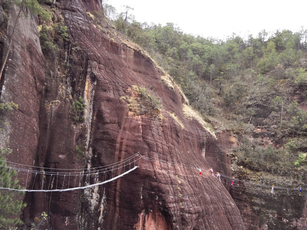 飞拉达攀岩金刀峡,老君山飞拉达攀岩有安全绳吗