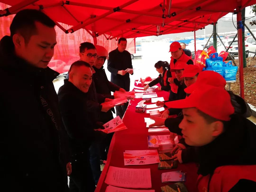 龙坪禁毒宣传入集市,禁毒宣传助力复工复产