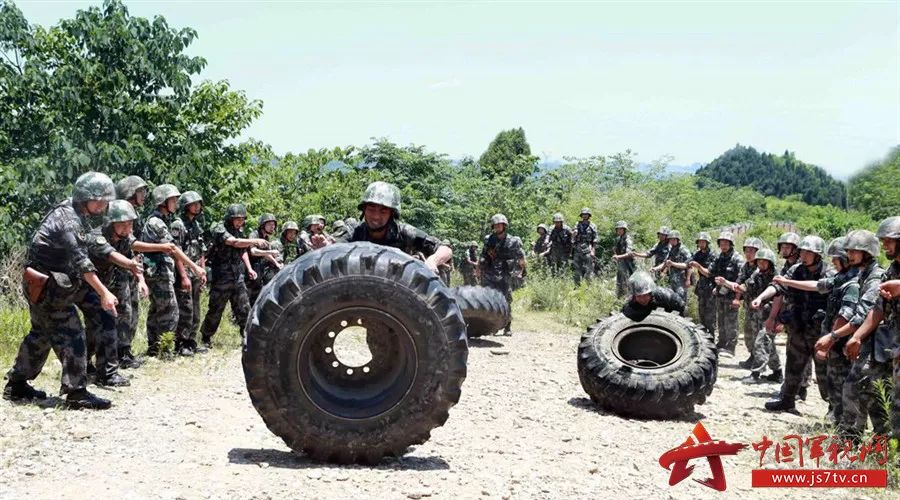 伸出右手看看你有几道手纹,手指无原因起老茧是什么原因