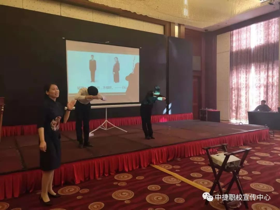 礼仪培训学员,礼仪培训进校园