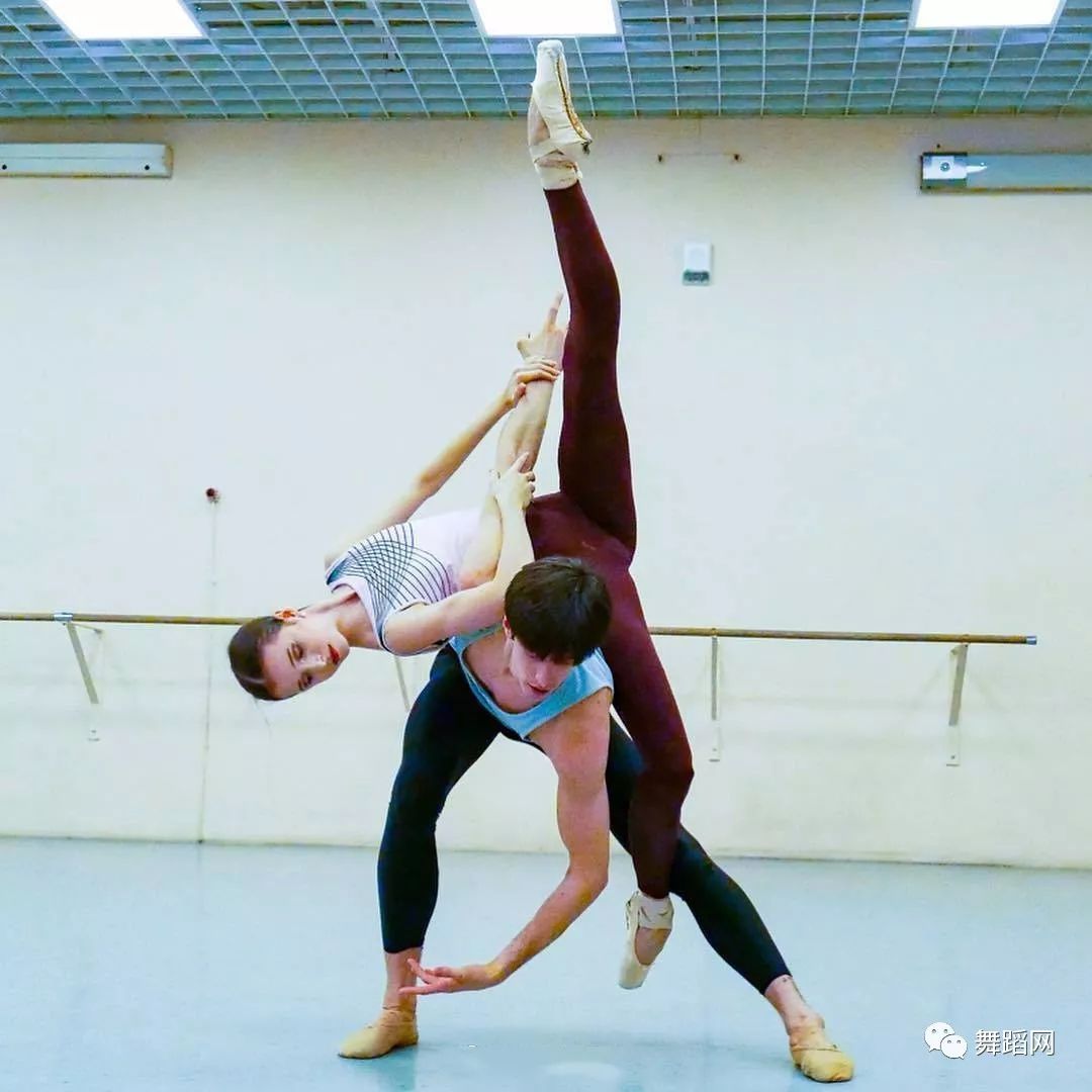 怎么样才能跳又好看又完美的舞蹈,6个小技巧可以让你跳好舞蹈