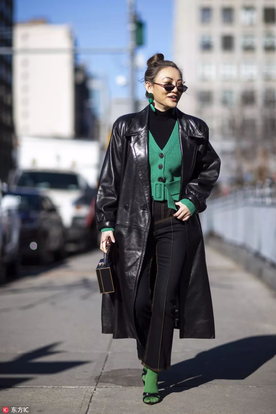 明星穿高级感针织开衫,明星同款街拍针织开衫