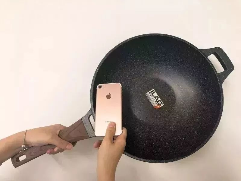 炒菜的时候粘锅教你一招轻松解决,炒菜粘锅最好的解决办法