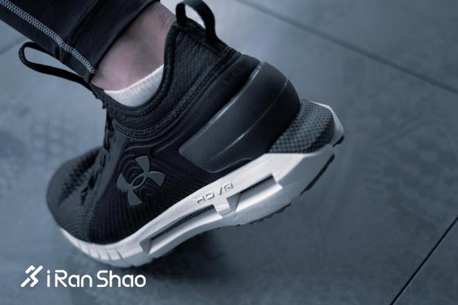 跑鞋nikezoomx三代,跑鞋幻影和绝尘2哪个好