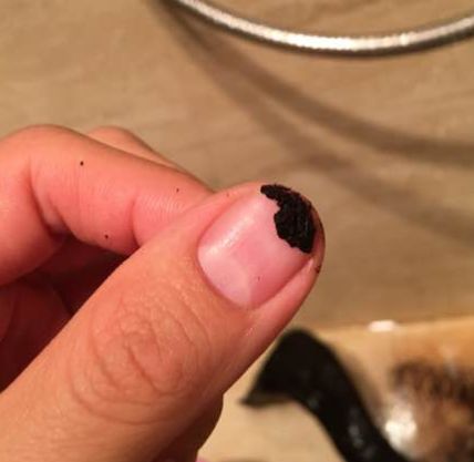 沉木泡了一年了还是掉色,沉木发黑怎么彻底处理