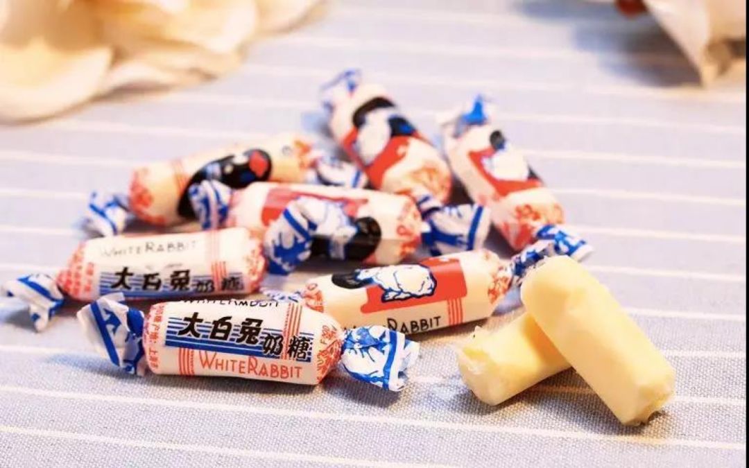 大白兔出冰激凌了？！当中国人为猫爪杯抢破头时，美国在抢冰激凌