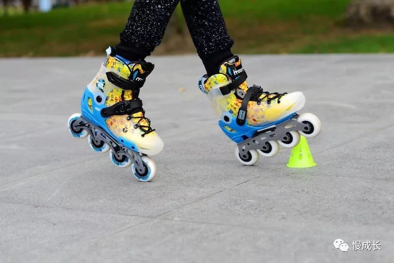 孩子学轮滑需要掌握哪些技巧,小孩学习轮滑都学些什么