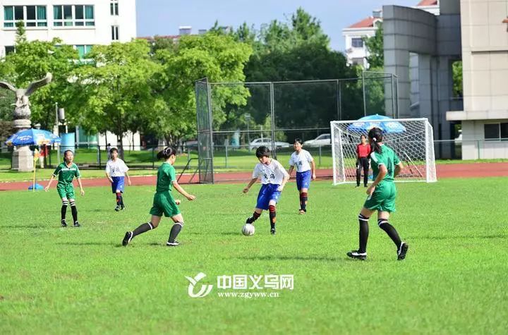 义乌足球比赛直播,球迷奔走相告