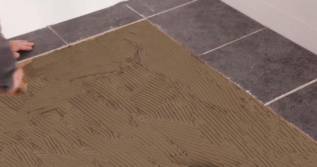 卫生间瓷砖亮面滑不滑,卫生间瓷砖地面太滑怎么处理防滑