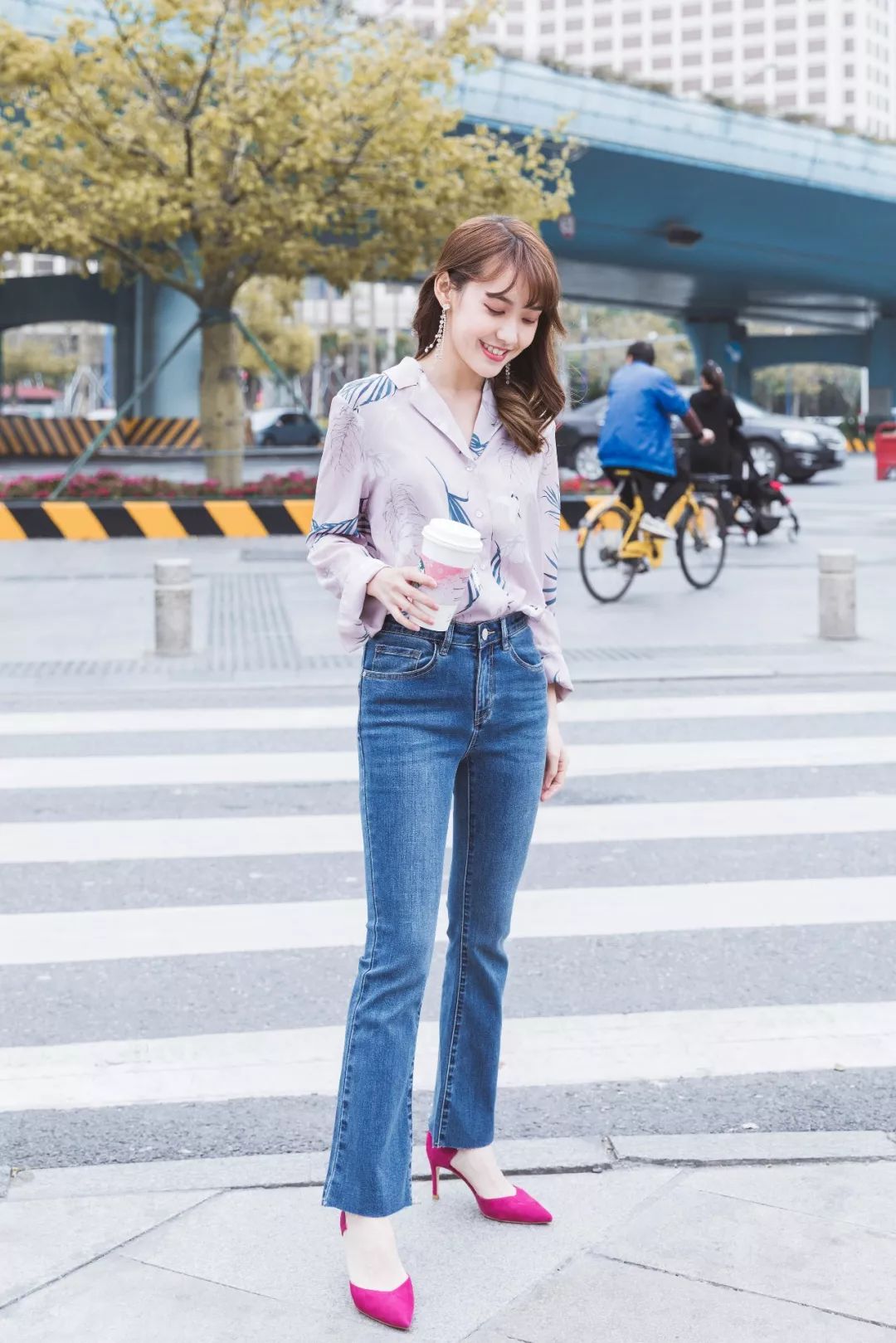 发型妆容与穿搭 (妆容发型和穿搭都是关键)