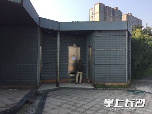 浏阳河风光带4座公厕停水数月竟是因水费争议