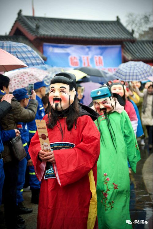 一位临江游子的故乡情：烟雨临江