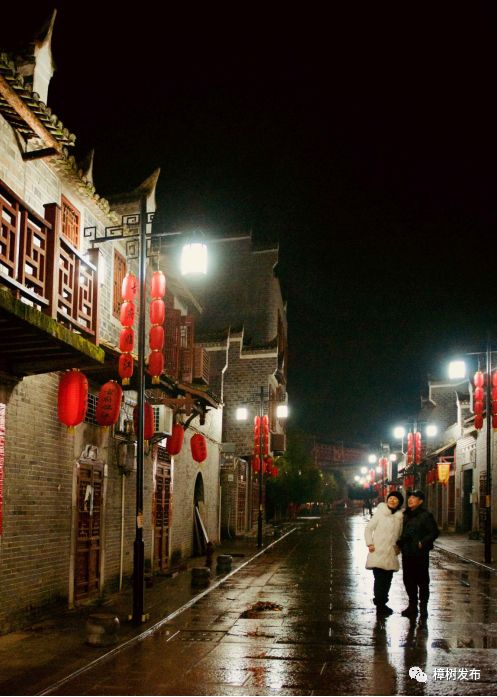 一位临江游子的故乡情：烟雨临江