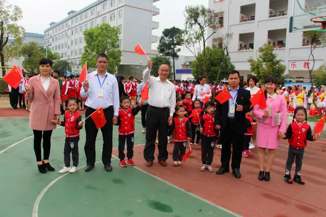 蹇棯甯堢敓鍚堜綔,蹇棯鏍″洯瑙嗛澶у叏鐕冪垎闇囨捈