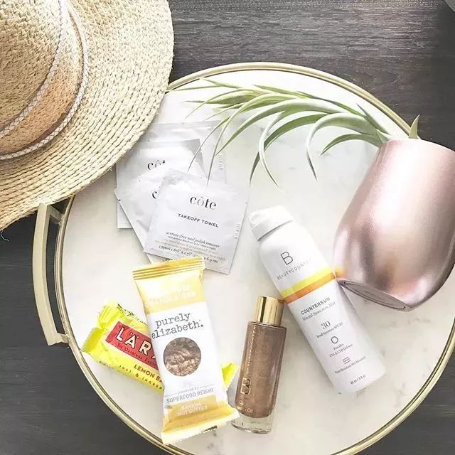 谈美妆|金小小妹靠彩妆成最年轻亿万富翁？-小众彩妆种草贴