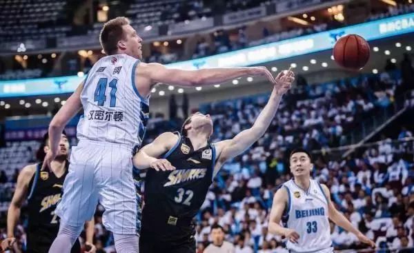 午间速读|心太大!柳州糊涂父亲只顾喝酒,不知四岁宝宝走丢