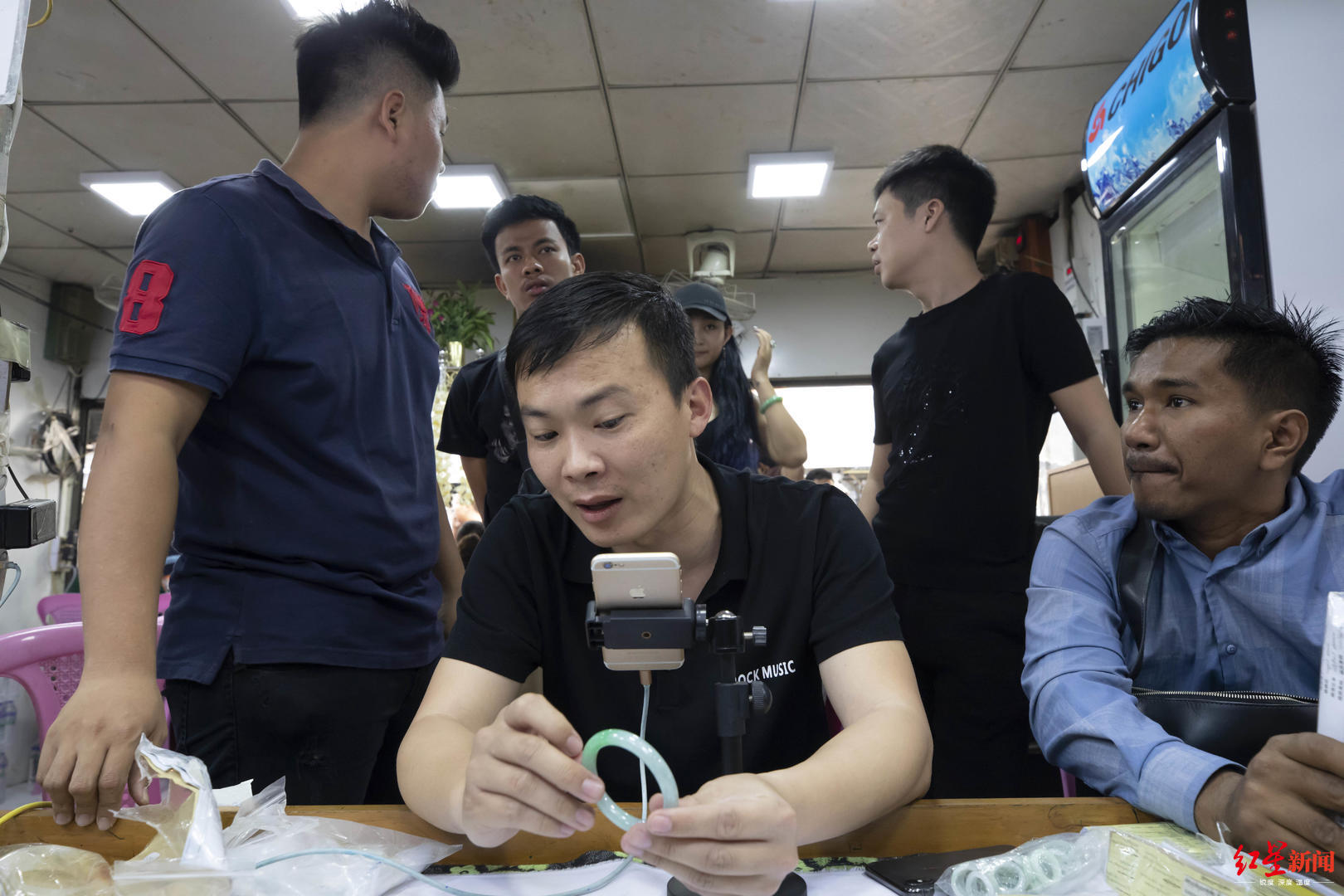 缅甸源头翡翠直播现场代购,缅甸捡漏玉石直播