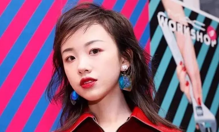 被毁掉奢侈品的女孩,女孩被口红毁掉的图片