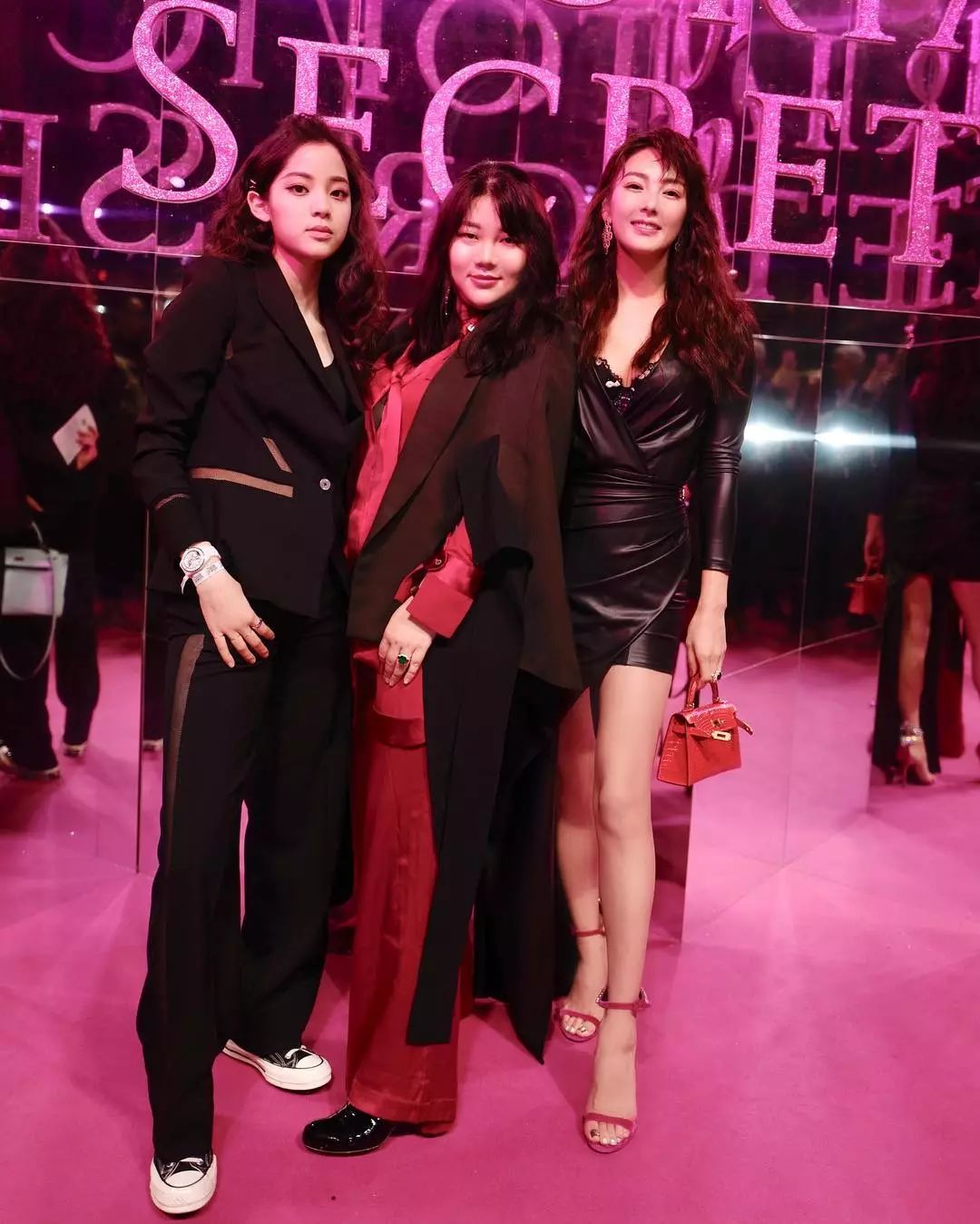 春夏必买的十大鞋,开春穿上这三款帆布鞋潮酷又有型