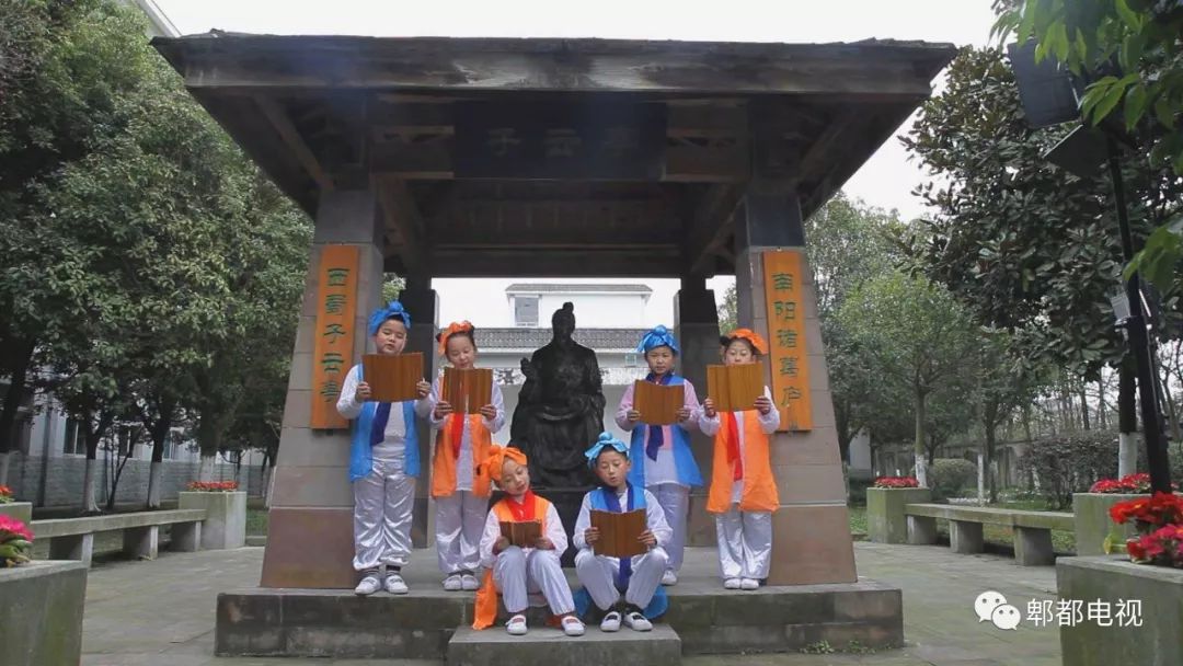 礼赞伟大祖国快闪视频,致敬祖国快闪的视频