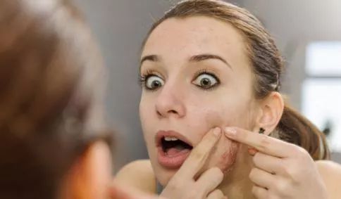 用了几年的火山泥一洗白,用火山泥洗澡