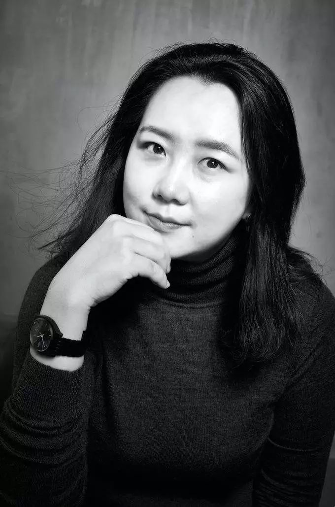 16岁女孩去国外读书,16岁少女走私苹果手机