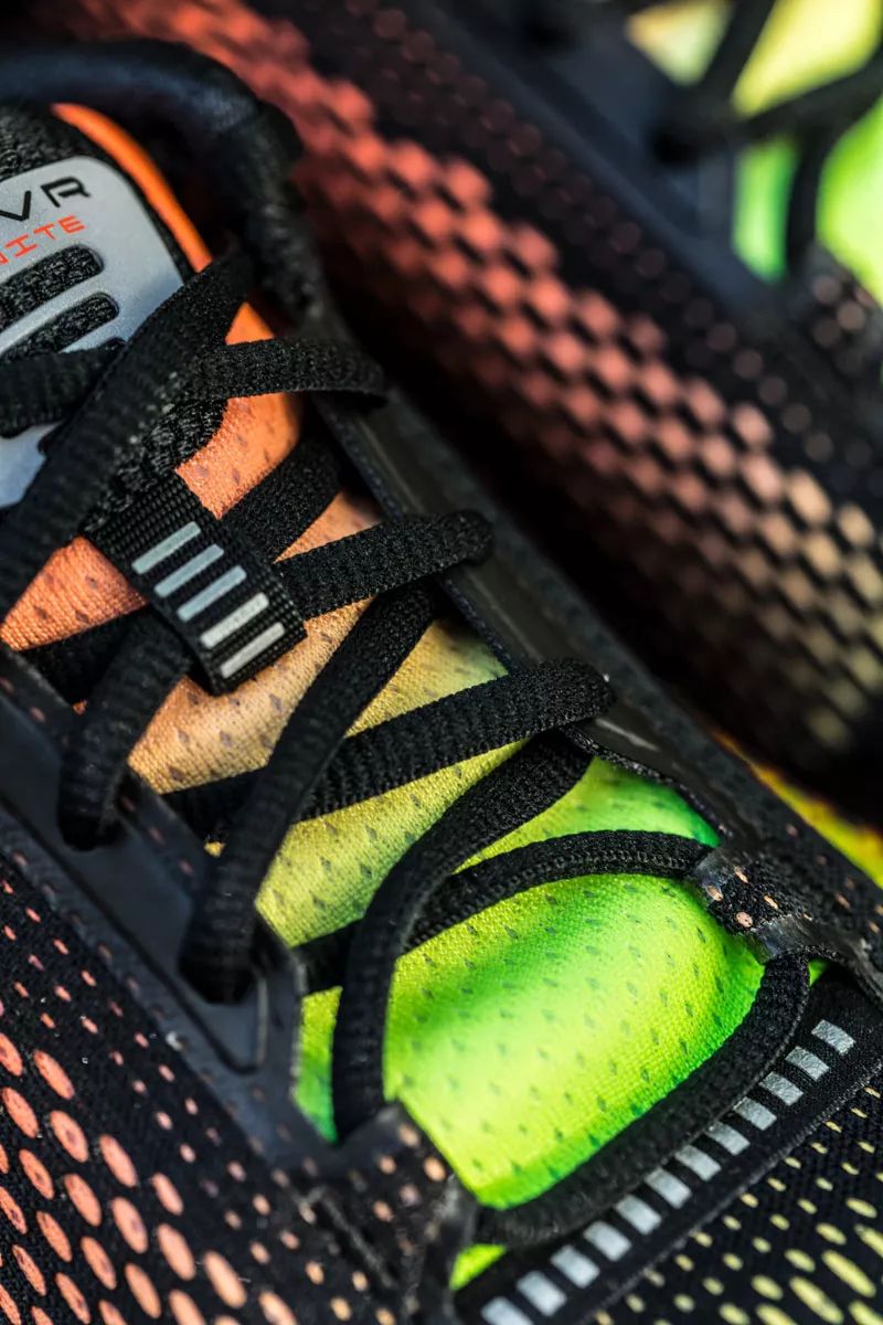 想买双叱咤健身房和街头的跑鞋？本次开箱一定要看！