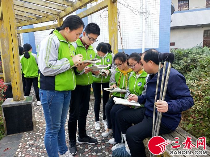 敬业好老师,带病坚持教学的好老师事迹
