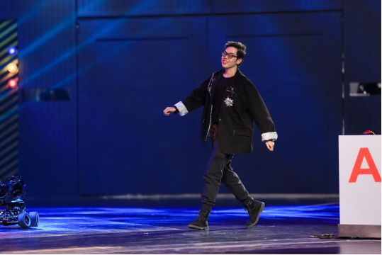 数十万人围观下，在游戏里死亡上万次是一种怎样的体验？｜专访逍遥散人