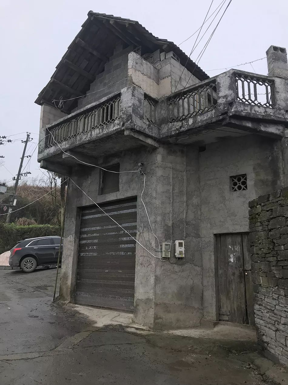 16岁少女囚禁母亲后续,16岁女孩被囚禁性侵一案