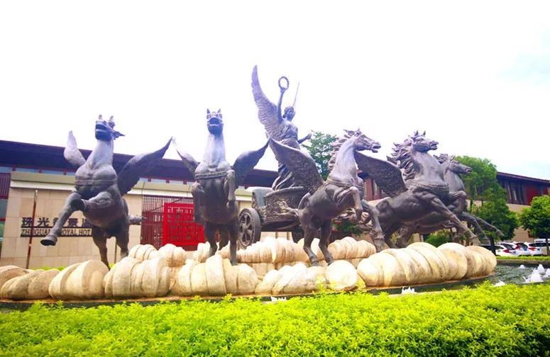 只要¥488元，珠光御景温泉美食酒店随你浪！温泉SPA+自助餐+精美下午茶+龙归寨门票~周末通用！